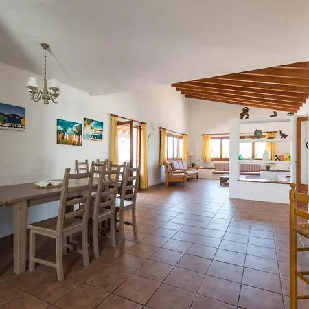 Binibequer Vell Sleeps 9 With Pool And Air Con *