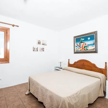 فيلة Binibequer Vell Sleeps 9 With Pool And Air Con